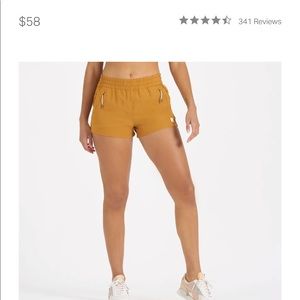 Never been worn Vuori women’s Dash shorts.
